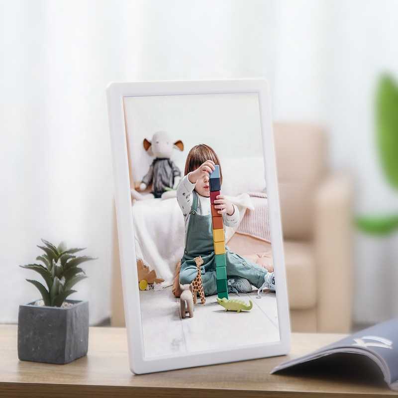 Displaying Memories with an edge of Digital Chic